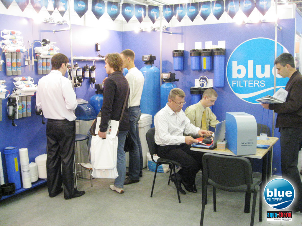 Приятно встретить постоянных клиентов из Харькова. Bluefilters Group Украина. Аква-Терм Киев 2009.